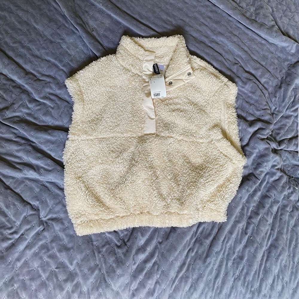 Cream Color Fluffy Vest !